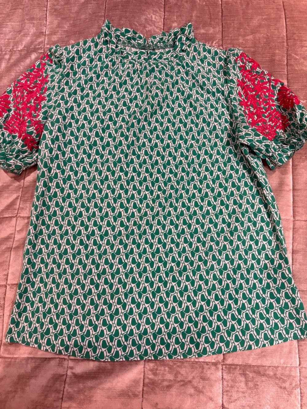 BellanBlue Green Geometric Short-Sleeve Top with Pink Embroidery Sleeves Small